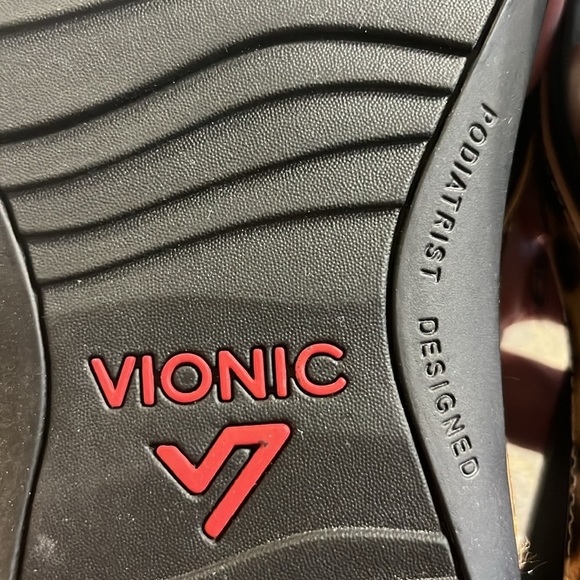 Vionic High Tide Leopard Print Thing Sandals 10 W. - Picture 5 of 8